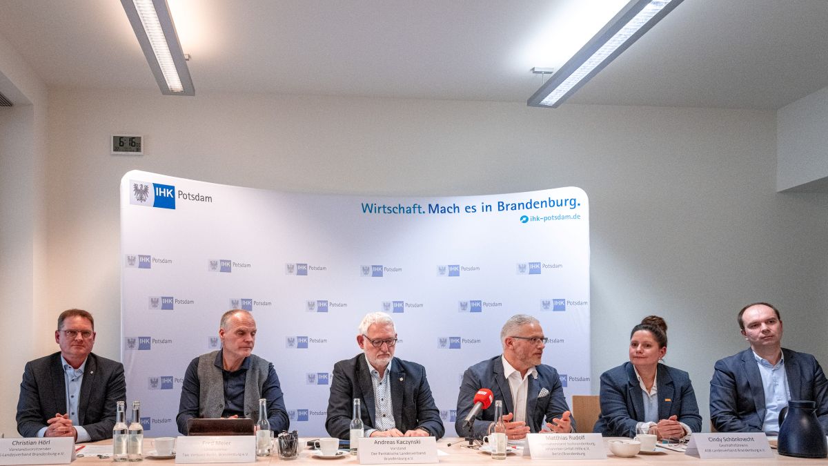 Pressekonferenz Krankenfahrten Verhandlungen VdeK 15012026 Foto Björn Stelley-Johanniter 26.jpg