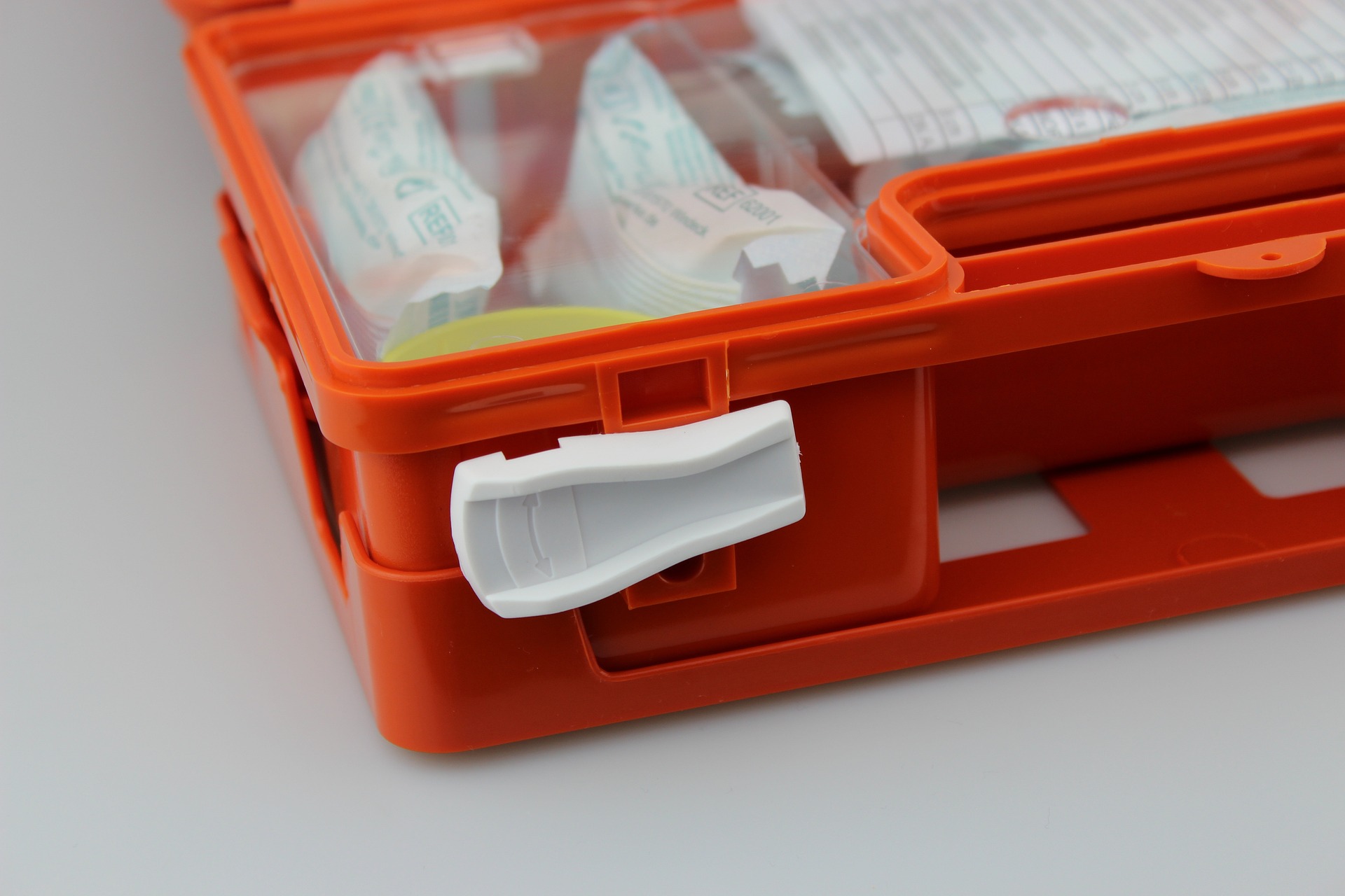 first-aid-kit-4535155_1920.jpg