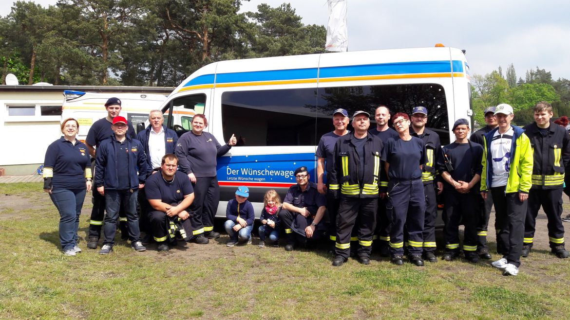 20170515-Gruppenfoto_Feuerwehr_-_Kopie.jpg