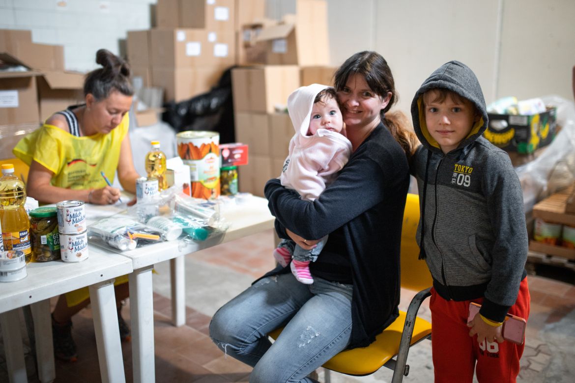 Lebensmittelverteilung_an_kinderreiche_Familien.jpg